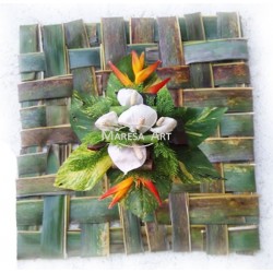 Palme tissée en forme carrée (Mousse + feuillage + fleurs)