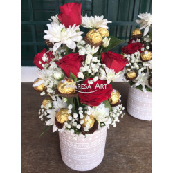 Vase romantique (06 tiges + fleurettes + Ferrero 16 pièces)