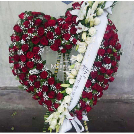 Heart-shaped spray with "Lily" base 70 cm