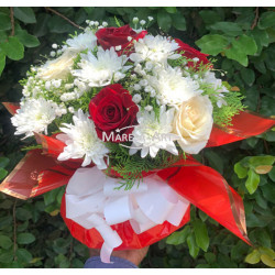Bubble bouquet 5 roses with wet incorporate support